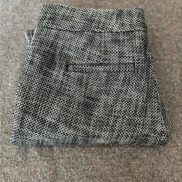Ann Taylor Pants Size 2 Devin Fit. Black and White pattern. Winter staple pant. - Picture 1 of 7